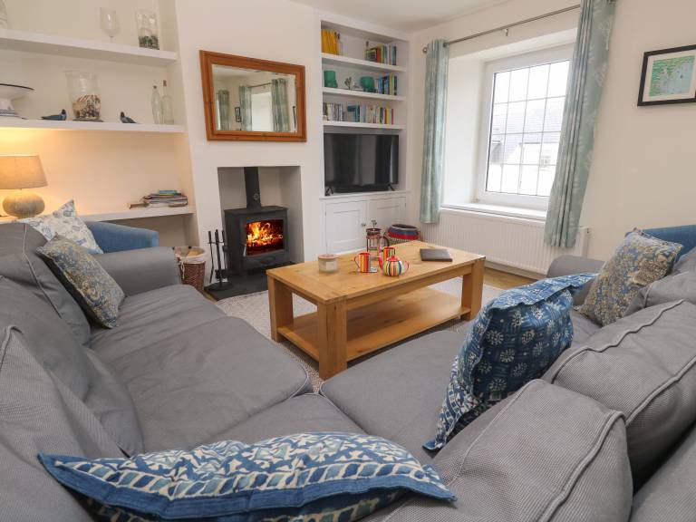 Cottage with grill & yard | Beach view — photo 3