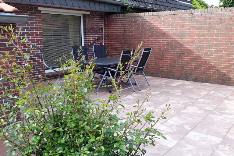 Vacation home with yard & patio — photo 3