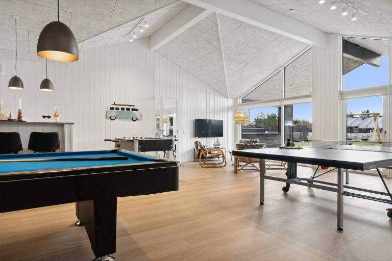 Fully equipped spacious vacation home with pool | Dogs allowed — photo 4