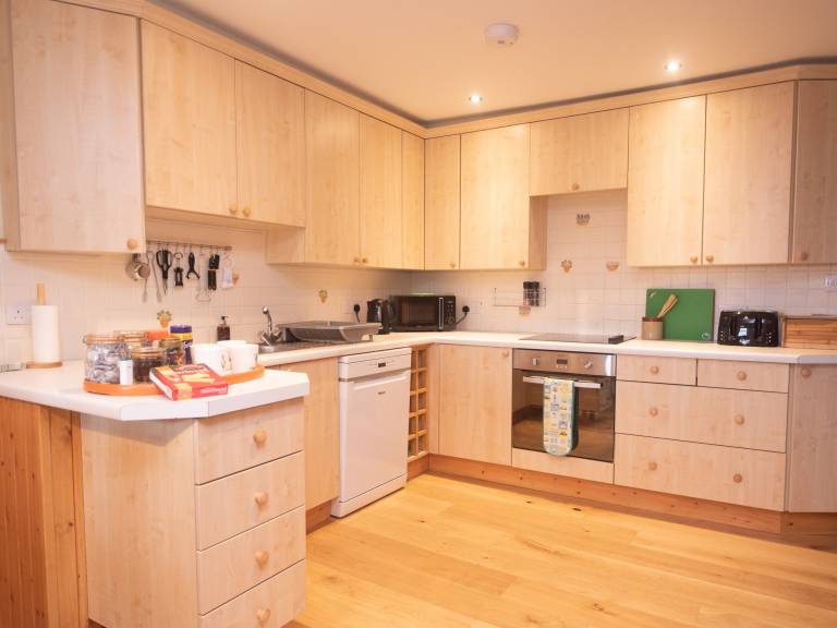Family-oriented charming cottage with BBQ | Beach view | Pets allowed — photo 4