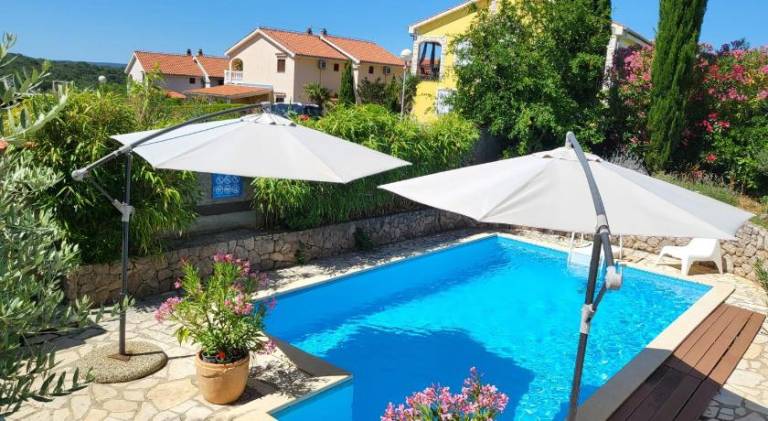 Beautiful apartment with terrace, garden & grill | Dogs allowed in Omisalj