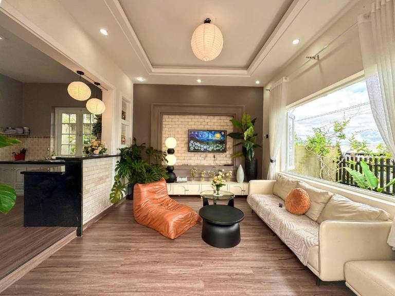 Apartment with yard, hot tub & BBQ | Perfect for remote work | Dogs allowed — photo 3