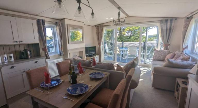 STUNNING LUXURY Caravan on edge of New Forest on SHOREFIELD Country Park ENTERTAINMENT AND LEISURE P in Lymington