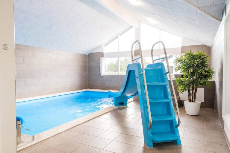 Ferienhaus mit Hund in Houstrup fuer max. 16 Personen