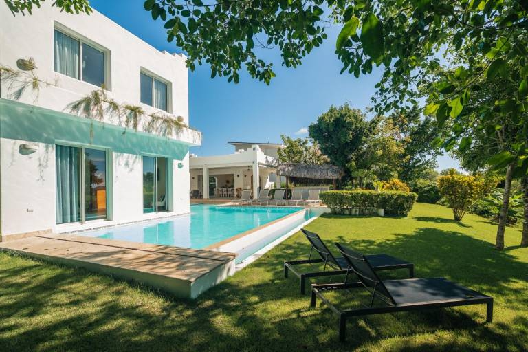 Villa with pool, grill & patio | Lake view — photo 2