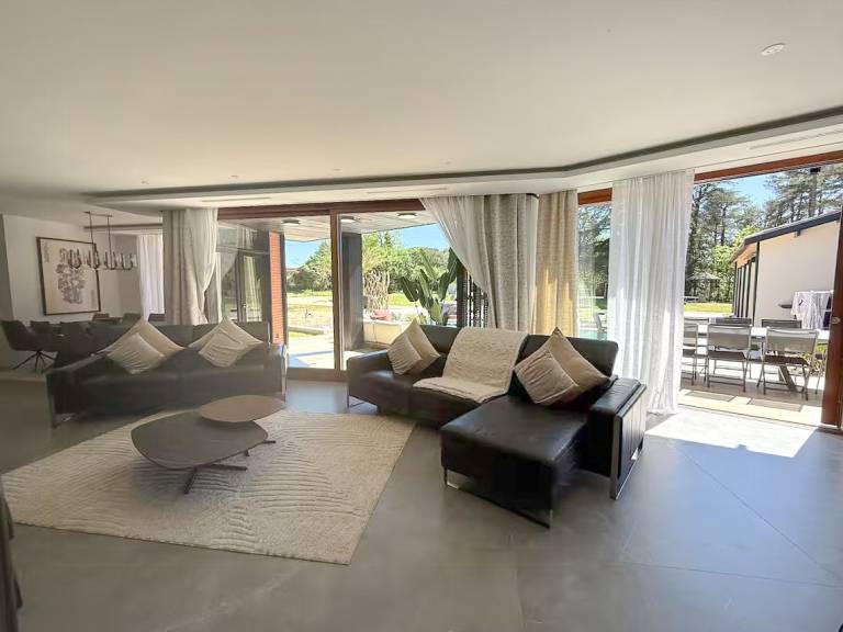 Vacation home with private pool, garden & patio — photo 3