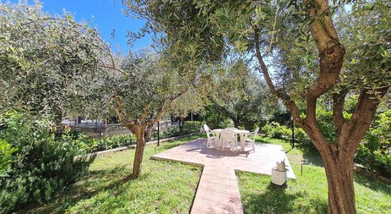 Apartment with 2 rooms for 4 persons in Peschiera del Garda