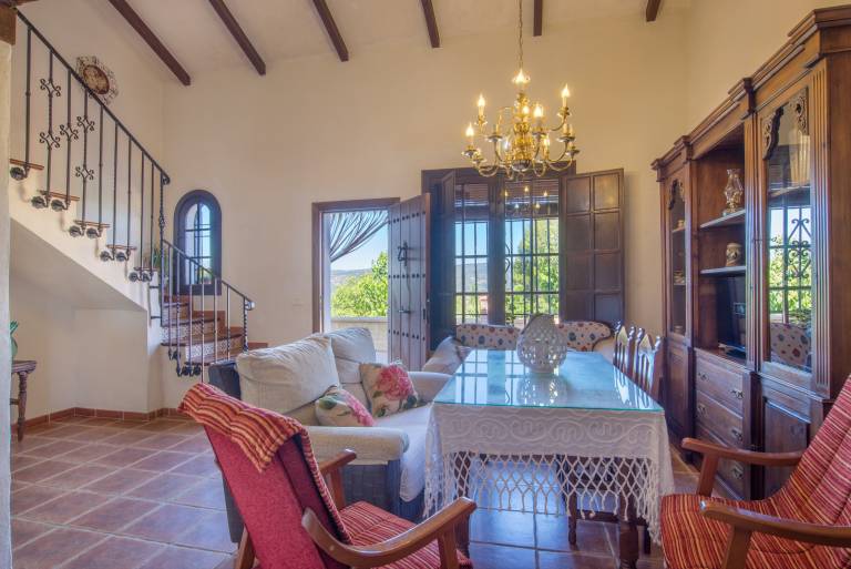 Vacation home with garden, barbeque & private pool | Mountain view — photo 4
