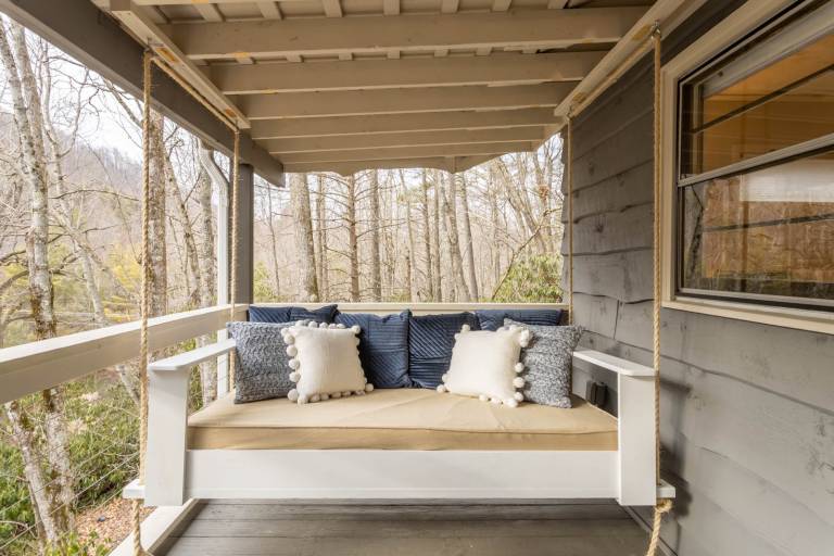 Cabin with hot tub & grill | Mountain view — photo 4