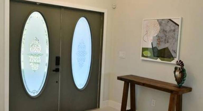 Vacation home with pool — photo 2