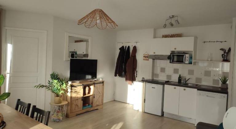 Apartment with pool — photo 2