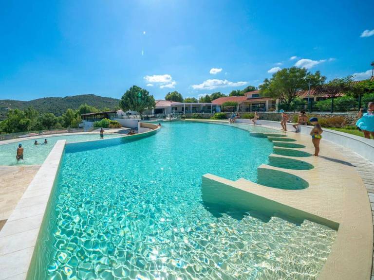 Family-friendly mobile home with pool & terrace | Close to the beach | Pets allowed — photo 3