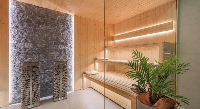 Holiday apartment with hot tub & pool — photo 3