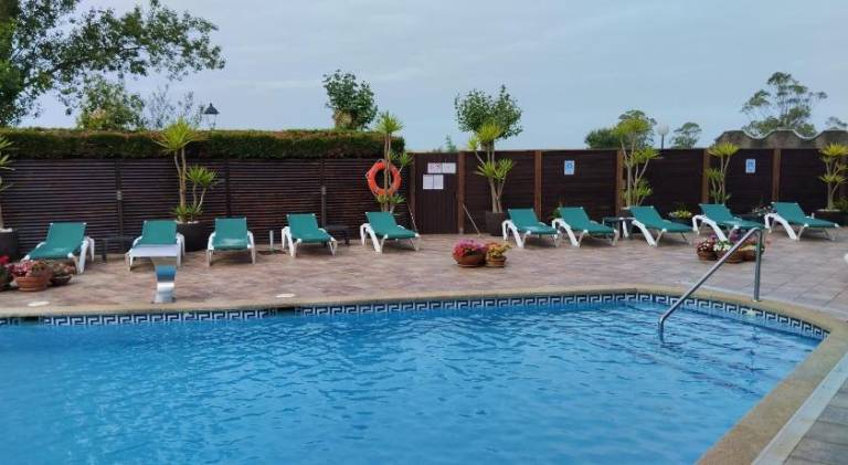 Holiday apartment with patio, pool & jacuzzi | Pet-friendly in Sanxenxo