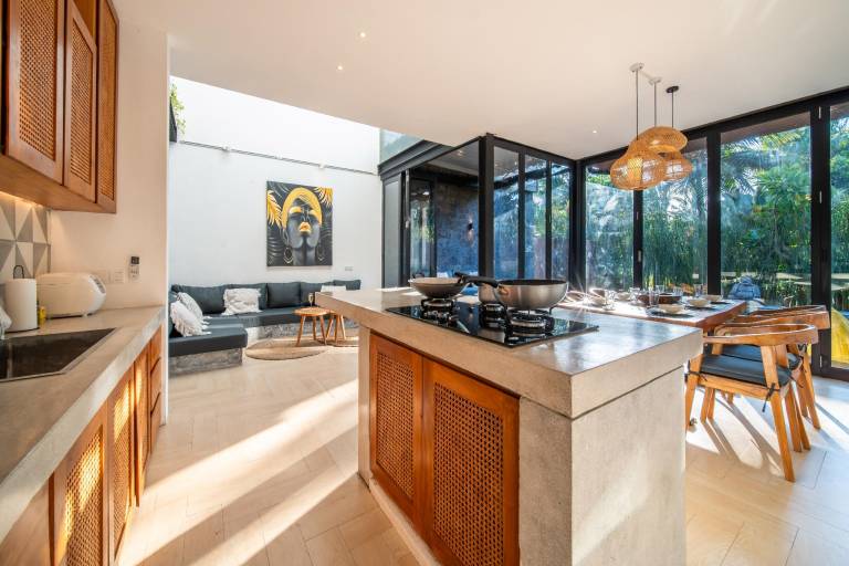 Villa with BBQ, pool & yard | Perfect for remote work — photo 4