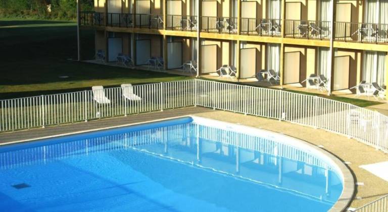 Serviced apartment with pool, patio & grill | Dogs allowed — photo 4