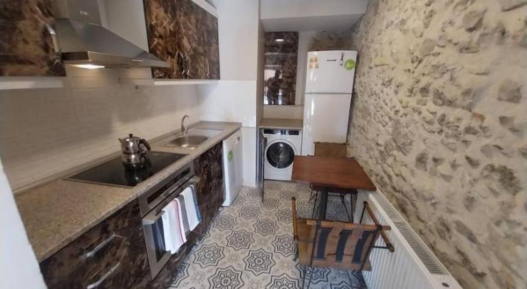 Fully equipped rental apartment with patio | Close to Konak Square | Perfect for remote work | Dogs allowed — photo 4