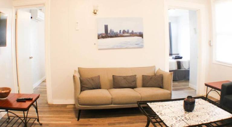 2BR - Parking - 5 Min to North Shore! — photo 2