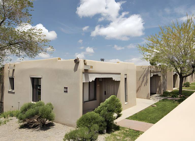 Serviced apartment with hot tub & pool in Santa Fe