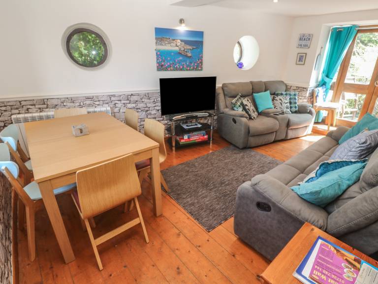 Family-oriented wonderful cottage with garden, pool & terrace | Beach view | Pets allowed — photo 4