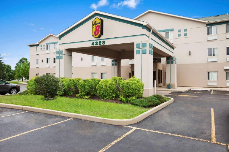 Super 8 By Wyndham Aurora Naperville Area