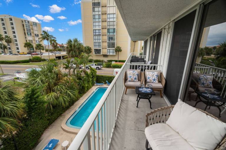 Condo  Sand Key