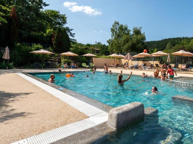 Cabin with pool & patio | Nature view in Foix