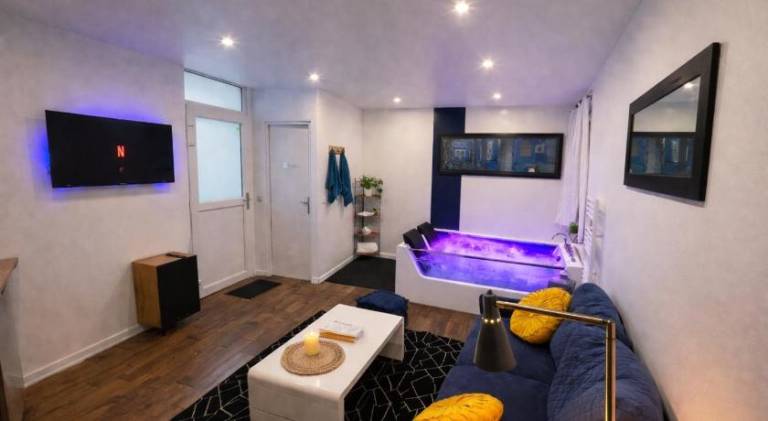 La Bulle Bleue Jacuzzi in Epernay
