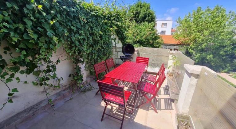 Holiday apartment with 1 room for 5 persons in Pantin