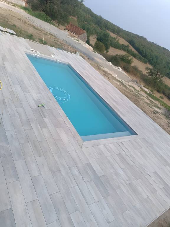 Vacation home with pool, barbeque & patio | Garden view | Pets are welcome — photo 2