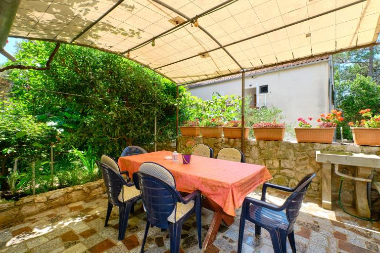 Holiday apartment with patio, garden & barbecue in Mali Losinj