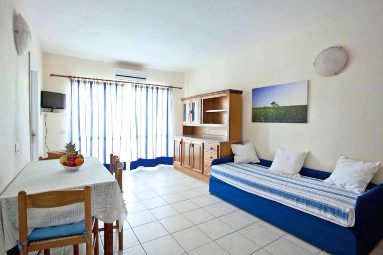 Holiday apartment with terrace & garden | Close to the beach | Pet-friendly in Golfo Aranci