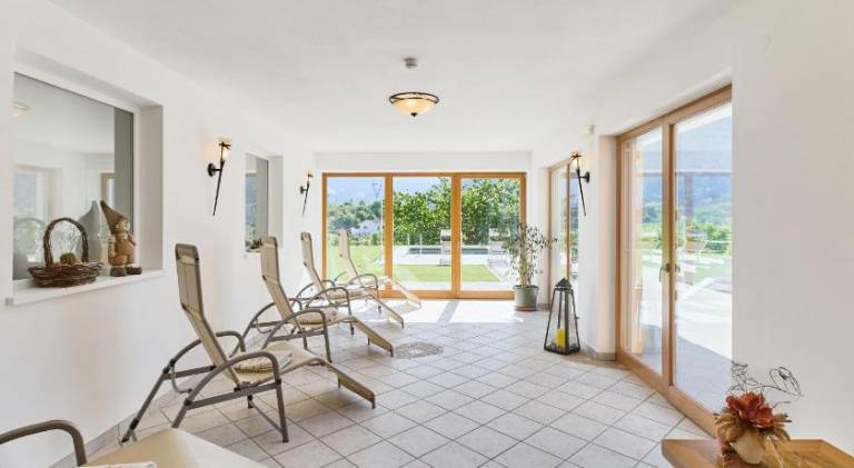 Charming serviced apartment with pool, patio & hot tub | Dogs allowed — photo 2