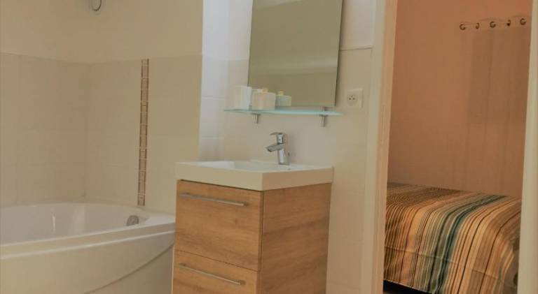 Vacation home with pool | Pet-friendly — photo 2