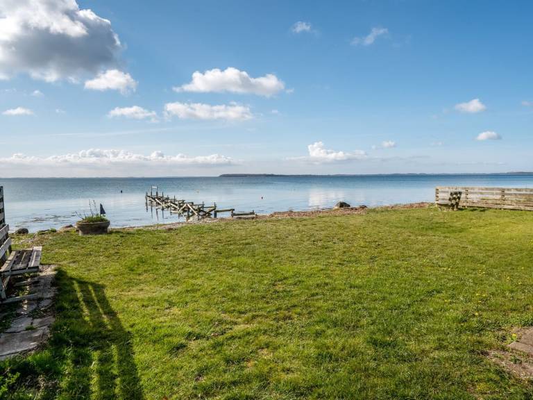 Vacation home with yard, patio & grill | Sea view — photo 3