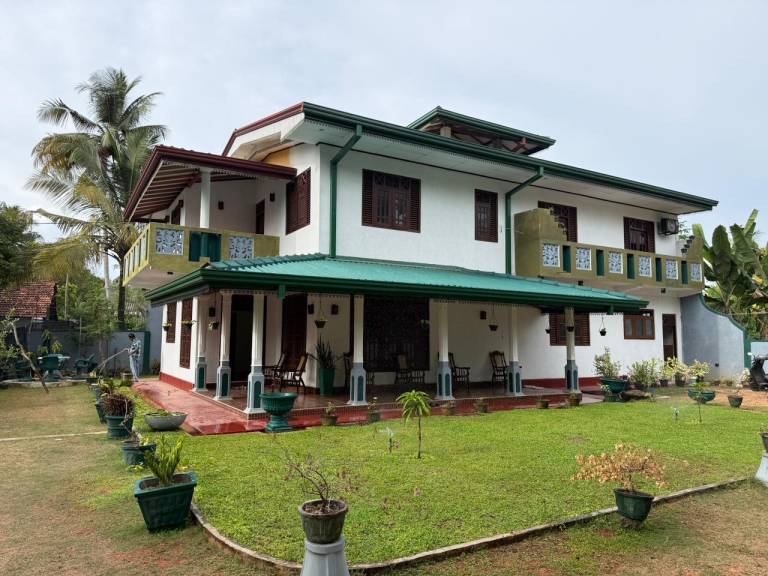 Villa | Beach nearby | Pet-friendly in Hikkaduwa