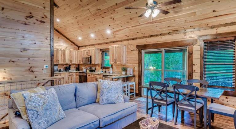 Vacation home with hot tub & pool — photo 2