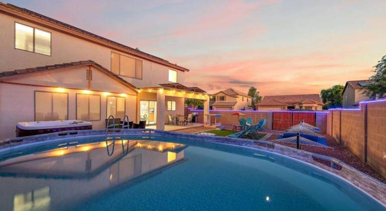 Wonderful house with sauna, pool & jacuzzi | Good for workation | Pets are welcome in Casa Grande, AZ