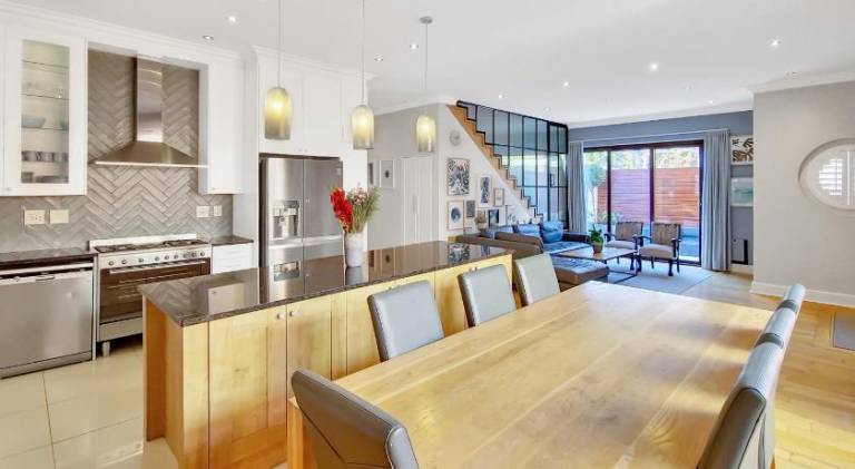 Spacious house with pool | Near District Six Museum | Pet-friendly — photo 3