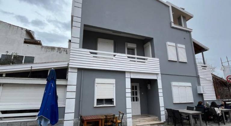 Villa with terrace & yard in Izmir