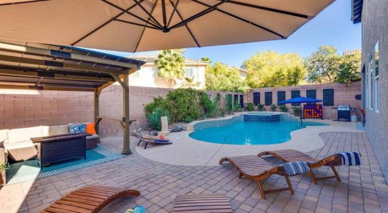 House with jacuzzi & pool | Pet-friendly in Henderson, NV