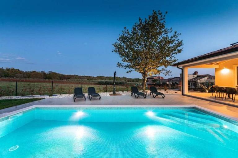 Unique villa with private pool, sea views, baby cot, BBQ, air-conditioned bedrooms with many cycle paths — photo 3