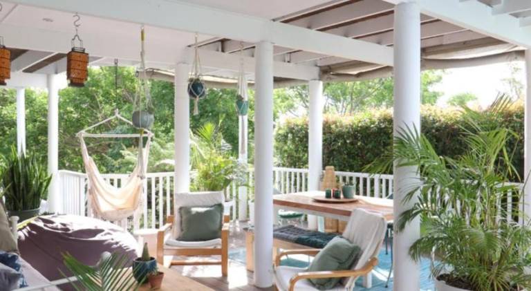 Lush Spacious Family Home between Beach & Town — photo 4