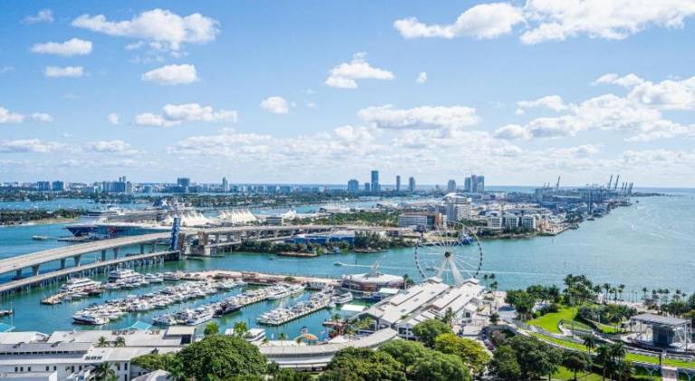 Wonderful rental apartment with hot tub & private pool | Next to Bayside Marketplace | Pets allowed — photo 4