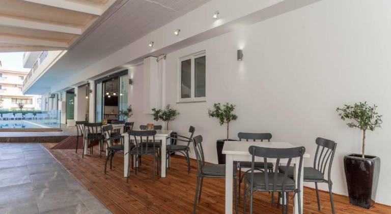 Wonderful serviced apartment with barbeque, pool & yard | Beach nearby | Perfect for remote work | Pets allowed — photo 4