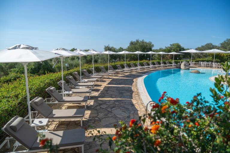 Family-oriented bed and breakfast with pool | Beach nearby | Pets are welcome — photo 4