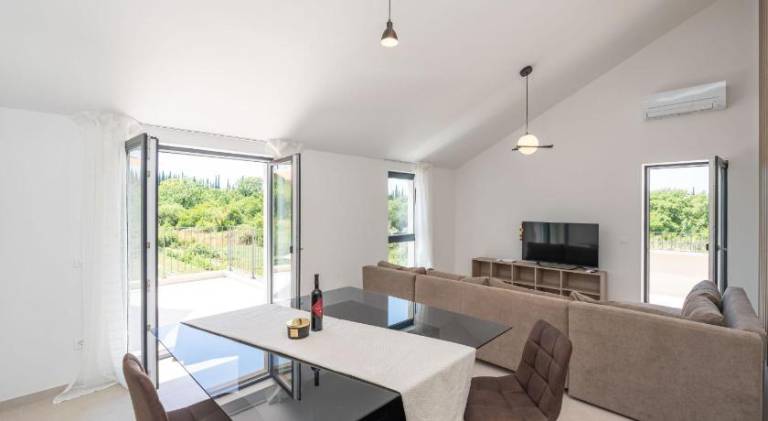 Spacious villa with pool | Pets allowed — photo 3