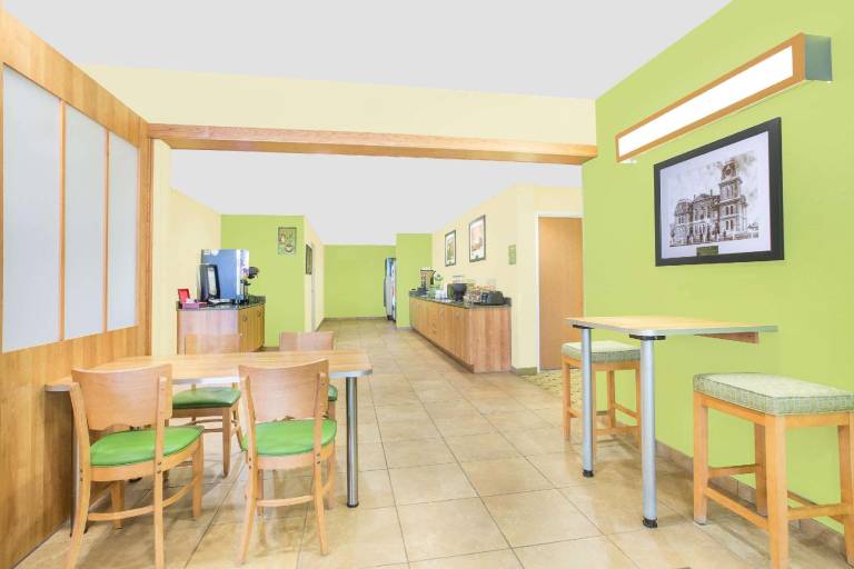 Microtel Inn & Suites by Wyndham Tuscumbia/Muscle Shoals — photo 3