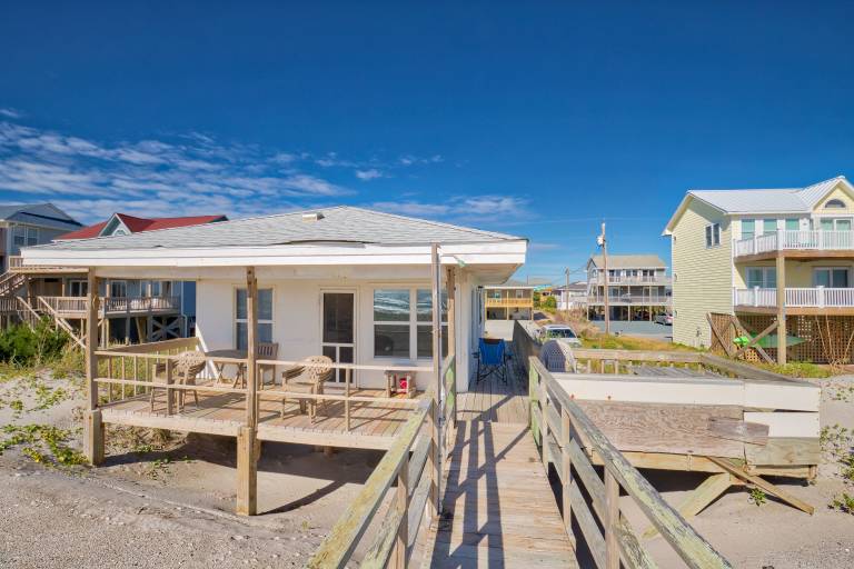 Pet Friendly Vacation Rentals In Topsail Beach From $96 | HomeToGo