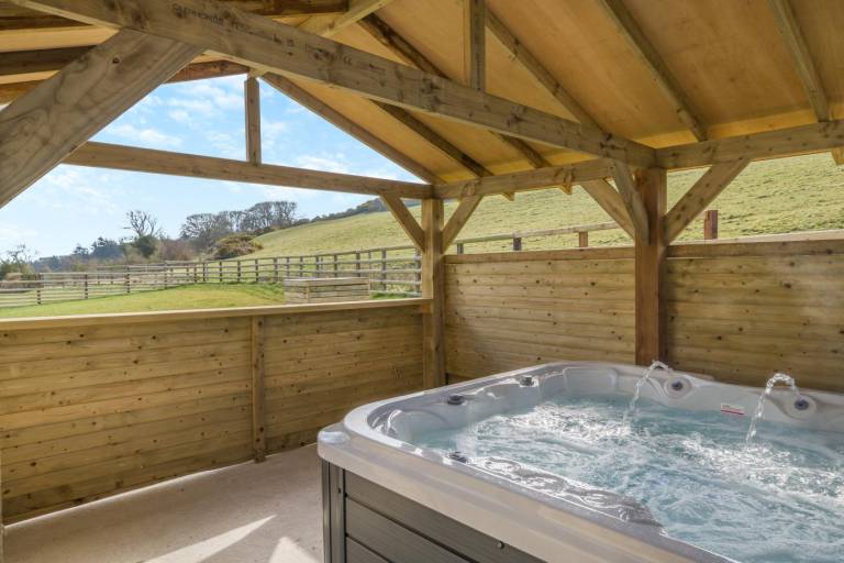 Fully equipped wonderful cottage with jacuzzi, yard & barbeque | Pets allowed in Cockermouth